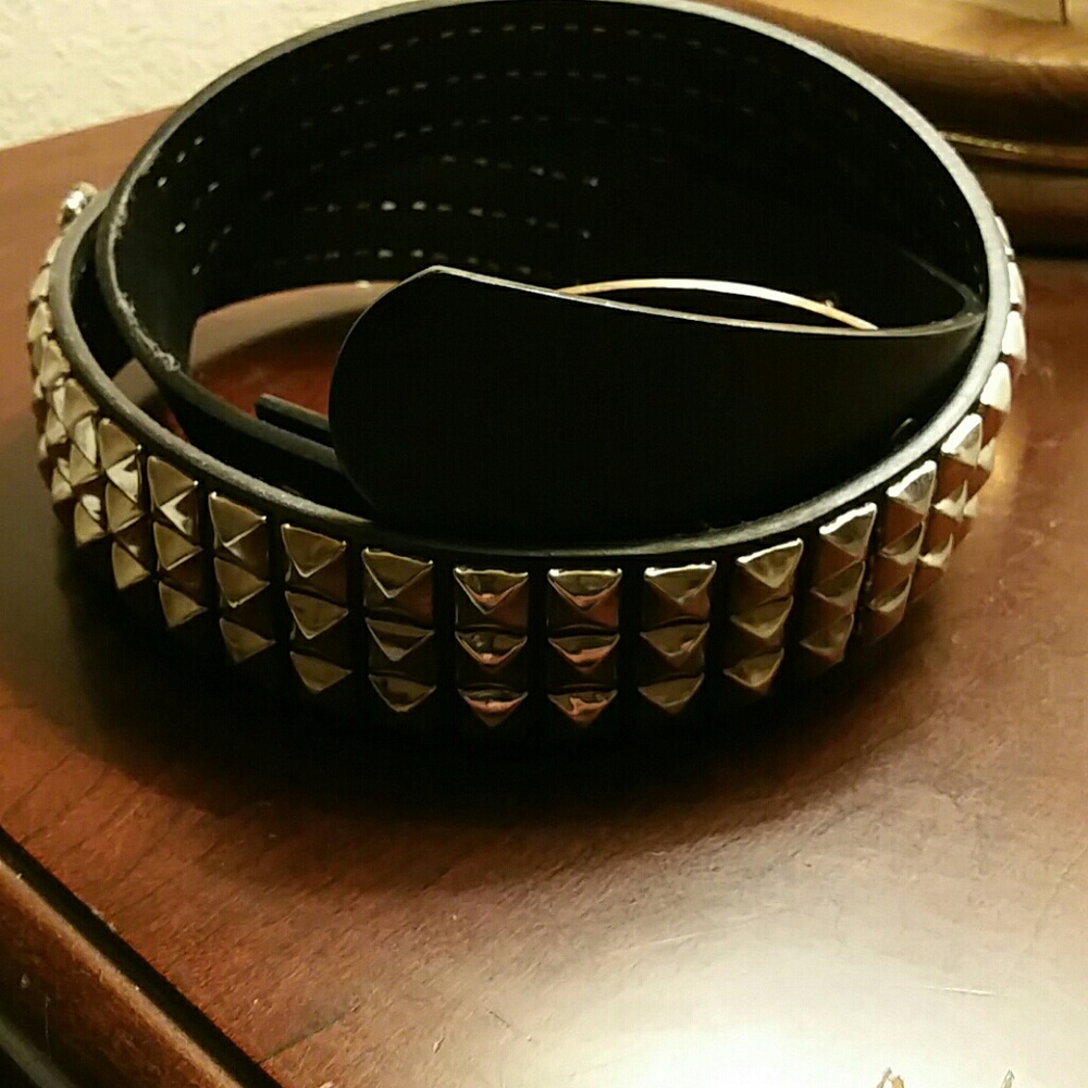 Rocker belt